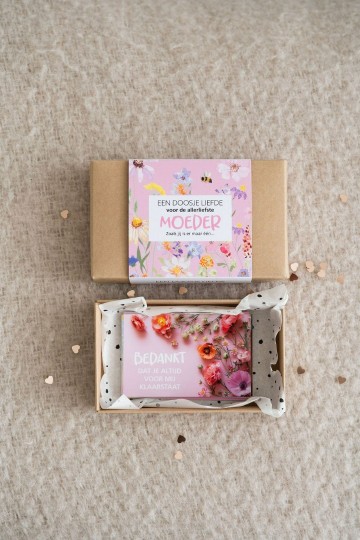 Give x een doosje liefde voor de allerliefste moeder1