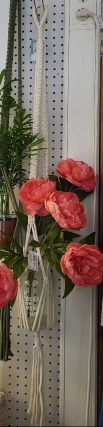 Macrame hanger off white